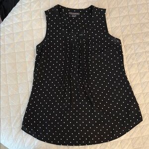 Black and White Sleeveless Pleated Maternity Blouse